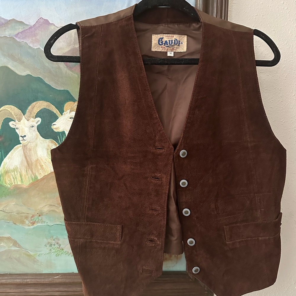 100% leather Vest with Button closure